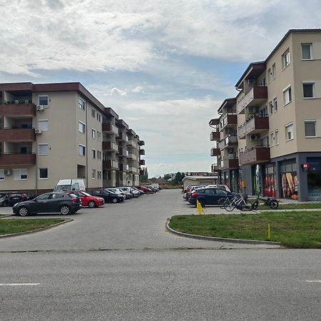 Road Warriors Apartment スボティツァ エクステリア 写真